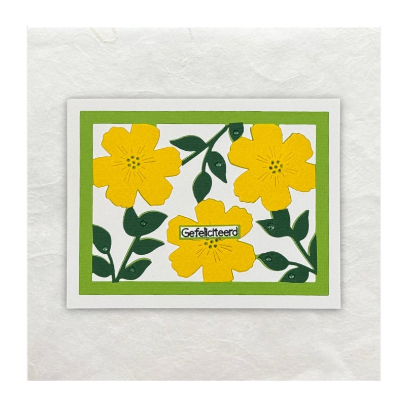 Een gestanst frame gevuld met gele bloemen en groene blaadjes.
