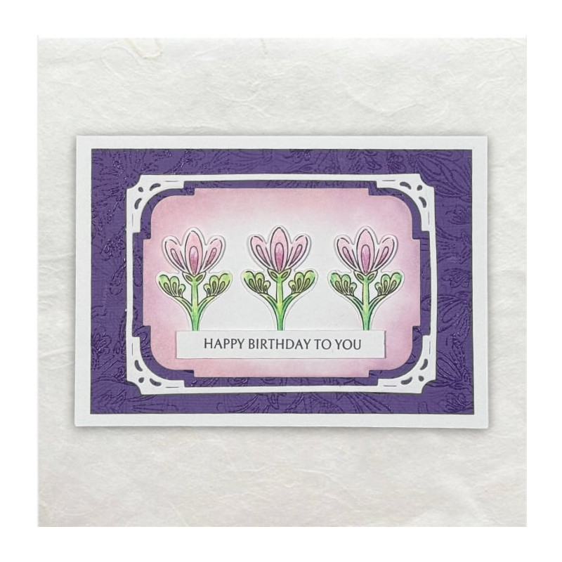 Een traditionele kaart met gestempelde en gestanste bloemen in een klassiek frame.
