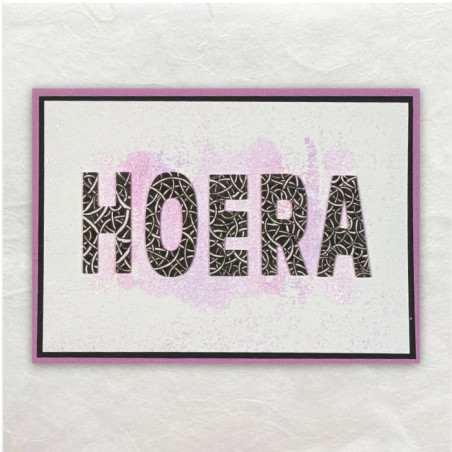 Geaquarelleerd en gespetterd met watercolor verf. De letters HOERA uitgesneden en gedoodled.