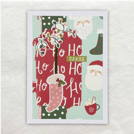 Kerstmannen, kerstsokken en vooral Ho Ho Ho maken duidelijk dat dit een kerstkaart is.