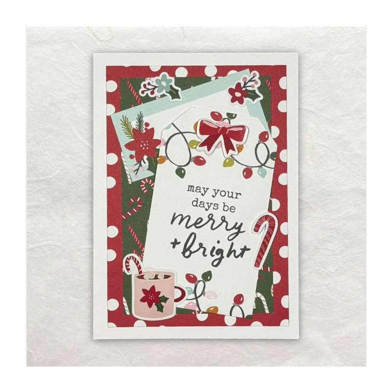 Merry And Bright op de Label van deze kerstkaart in de traditionele rood en groen tinten.