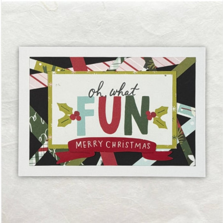 Zwart is niet alledaags voor een kerstkaart. De Kerststroken samen met het frame Fun vrolijken de kaart weer op.