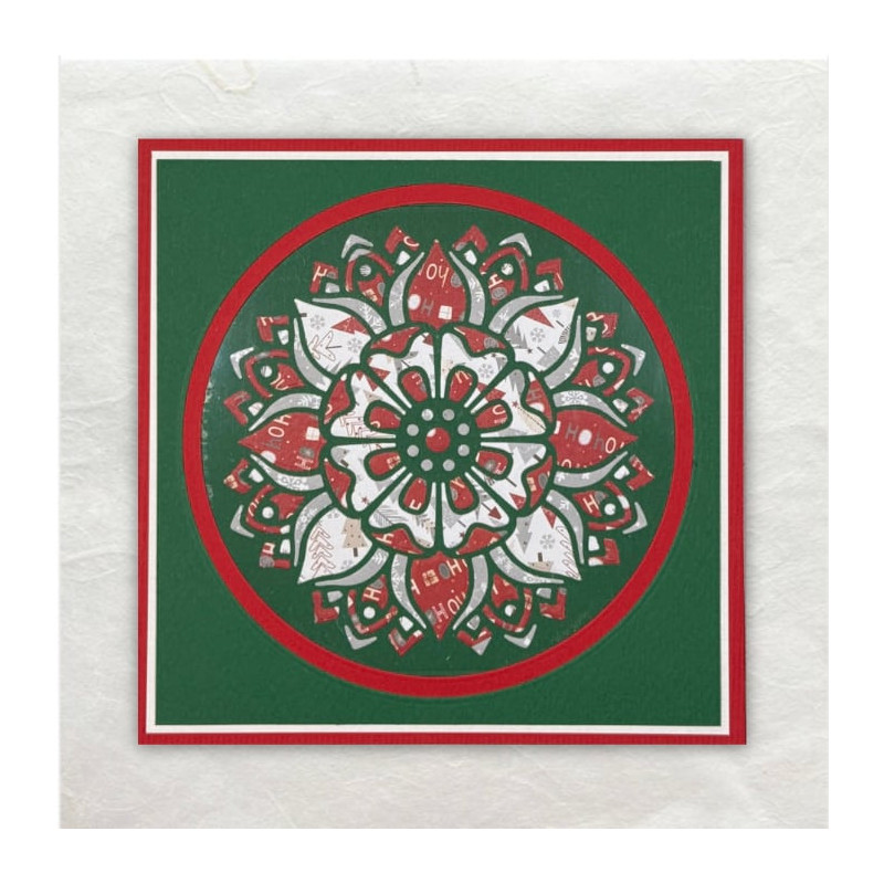 De Mandala is meerdere keren gestanst uit designpapier en in de oorspronkelijke vorm teruggelegd en vastgeplakt.