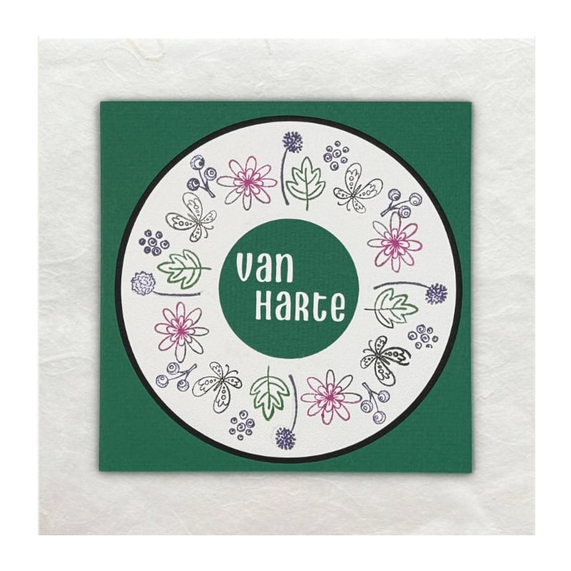 Op deze kaart is in het frame rond gestempeld afwisselend met bloemen, blaadjes en vlinders.