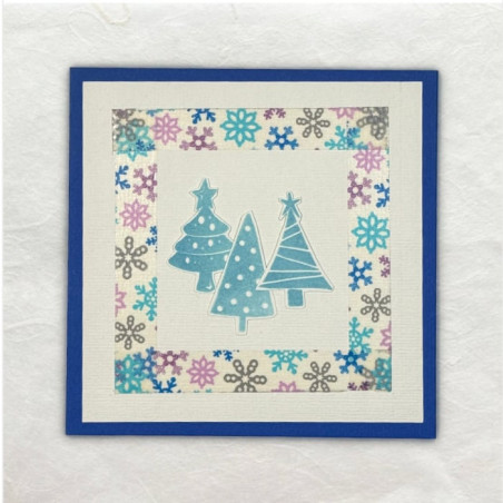 De 3 kerstboompjes in het midden van deze kaart zijn gestempeld. Het frame is gemaakt van washitape.