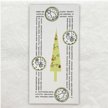 Een smalle kerstboom uitgesneden met de Cricut en met de Colop handprinter voorzien van lampjes.