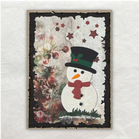 Op de achtergrond van deze kaart designpapier met een antiek randje. Sneeuwpop en sterren gestanst en geplakt.