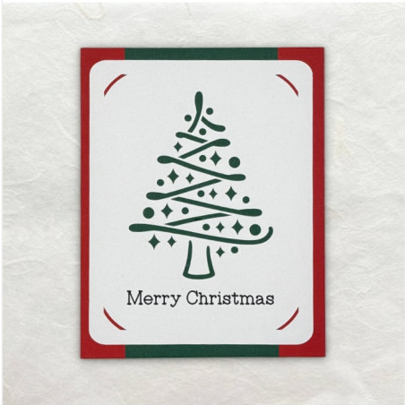 Deze kerstboom is gemaakt met de Cricut. De achterzijde zij geplakte stroken papier.