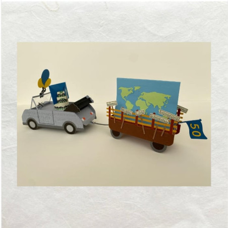 Zowel de aanhanger als de auto zijn van beide kanten even mooi uitgewerkt.