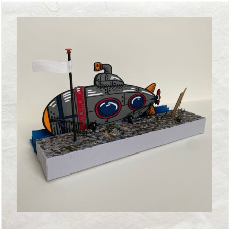 Deze boot is gemaakt van papier en is dubbelzijdig uitgevoerd. Ook de kade is van papier gemaakt.