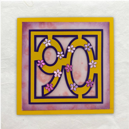 De leeftijd 90 is als een groot frame uitgesneden met de Cricut. Op de achtergrond Japans papier.